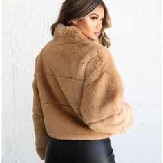 Product information: Top collar type: other Color classification: Khaki Long sleeves: Long sleeves Weight: 420 g Closure type: zipper Coat types: Fur and faux fur Style: Thick warm fur Length: routine Size information: Size: S, M, L UNIT:CM 1.Asian sizes are 1 to 2 sizes smaller than European and American people. Choose the larger size if your size between two sizes. Please allow 2-3cm differences due to manual measurement. 2. Please check the size chart carefully before you buy the item, if you Coat Types, Thermal Jacket, Best Leather Jackets, Types Of Coats, Winter Design, American People, Fur Fashion, Winter Wear, Comfortable Fashion