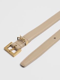 Width: 2cm. Adjustable buckle closure . Front logo detail. Gold-colored metal hardware Versace Brand, Ski Accessories, Loafer Mules, Monogrammed Leather, Dark Beige, Sports Accessories, Flat Espadrilles, Heeled Loafers, Ski Wear