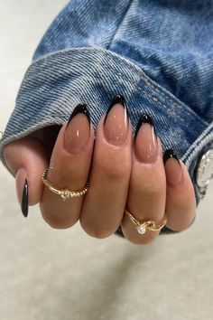 Cute Nails Gel X Almond, Nod Nails, Grad Pic Nails, Gel Nail Paint Designs, Oval Simple Nails, Almond Black Tip Nails, Minimalist Nails Almond Design, Black Tip Nails With Design, Black Polish Nail Designs