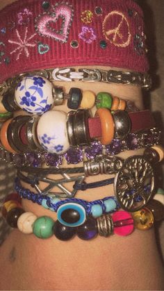 Hippie Fashion Aesthetic, Tumblr College, Rings Hippie, Y2k Instagram, Mundo Hippie, Alt Y2k, Collage Photography, Hippie Accessories, Piskel Art