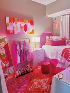 Preppy Dorm Room Decor, Pretty Dorm Room, Pink Dorm Rooms, Preppy Dorm Room, Dream Dorm Room, Preppy Bedroom Decor, Dorm Room Styles, College Room Decor, College Dorm Room Decor