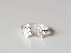 Petals Floral Adjustable stacking ring 925 Sterling Silver Flower Size:  8mm, Band approx 2mm Beautiful delicate silver ring that's adjustable and can be worn on any finger, gently stretch/close to fit. A double flower design, with linear twist marks on band. Beautiful detailing  Ships from Dublin - wrapped on a branded card, tissue paper and a sticker. Gift wrapping and personal note can be added for free - just leave a message on checkout Floral Cuff, Simply Dress, Cuff Ring, 2017 Fashion Trends, Rings For Girls, Sterling Silver Flowers, Beautiful Gifts, Jewellery Design, Clothing Styles