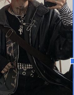 Visual Kei Outfit Ideas Men, Alt Grunge Outfits Men, Y2k Goth Outfits Men, Goth Grunge Outfits Men, Goth Outfits For Men, Gothic Men Aesthetic, Goth Outfits Guys, Male Punk Makeup