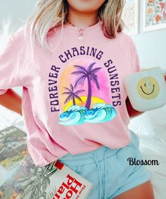 This Comfort Colors sunset shirt is perfect for your everyday style or your next beach day. The soft-washed, garment-dyed fabric brings extra coziness to your wardrobe, while the relaxed fit makes it an excellent daily choice! 🤩 Tip: THESE RUN TRUE TO SIZE. If you want an oversized look, size up 2-3 sizes. 😉 ✅ Shirt Information: ** Comfort Colors Unisex Shirt ** - 100% ring-spun cotton - Medium fabric - Relaxed fit ✅Design Printing Design printed using Direct to Garment (DTG) print technology. Cute Pink T-shirt For The Beach, Trendy Pink T-shirt For The Beach, Oversized Summer Beach T-shirt, Pink Oversized T-shirt For Beach Season, Pink Relaxed Fit T-shirt For Beach, California Shirt, Summer Shirts, Unisex Shirt, Shirts For Girls