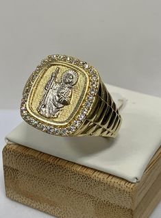 ● Mens Real Gold 14K Solid Yellow and White Gold 14 Karat White Diamond Ring St Jude Saint Jude San Judas Religious Anillo Mens Jewelry ●Metal : 14K Solid Yellow and White Gold ●Purity : 14k with authenticity stamp ●Made in : United States ●Shape : Saint Jude St Jude St Judas ● Size: 10 ● Weight: Approx 6.8 Grams ● Size: (Message us for custom size) If sizing is needed then message before placing your order for the price. The item will not be eligible for return if the sizing is done also the pr Gold Signet Ring With 17 Jewels, Luxury Gold Signet Ring With 17 Jewels, 14k Gold Jewelry With 17 Jewels, St Judas, Saint Jude, White Diamond Ring, St Jude, Jewelry Metal, Solid Yellow