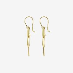 Details Sia Taylor 18k gold rainfall earrings. Each earring measures approximately 1″ and, when hanging, the earrings measure approximately 1 1/2″ from the top of the ear wire to the bottom of the earring. - 18k yellow gold - total length 1 1/2" The Ear, Natural Forms, British Design, Ear Wire, The Top, 18k Gold, Jewelry Design, Jewelry Making, Yellow Gold