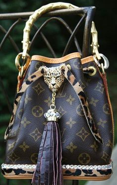 Limited Edition Louis Vuitton my dream!! Zapatillas Louis Vuitton, Nice Handbags, Limited Edition Louis Vuitton, Upcycled Bag, Louis Vuitton Limited Edition