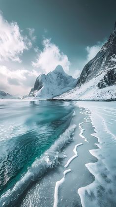 the water is very clear and blue in this photo, with mountains in the background