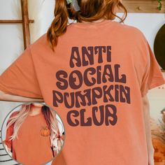 Embrace your pumpkin passion with our Comfort Colors AntiSocial Pumpkin Club Shirt. This charming tee boasts a delightful front corner pumpkin graphic and proudly features "antisocial pumpkin club" text on the back. Ideal for introverts who adore pumpkins and crave solitude, this shirt is a perfect blend of Halloween spirit and comfort. Whether it's for a Jack O' Lantern costume or everyday wear, its oversized fit and cozy feel make it a must-have addition to your collection. Pumpkin & spice up Halloween Cotton T-shirt With Text Print, Spooky Orange T-shirt For Fall, Casual Orange Tops For Halloween, Spooky Orange Crew Neck Top, Trendy Halloween Text Print T-shirt, Orange Halloween T-shirt With Letter Print, Casual Halloween T-shirt With Letter Print, Funny Fall Streetwear T-shirt, Casual Halloween Letter Print T-shirt