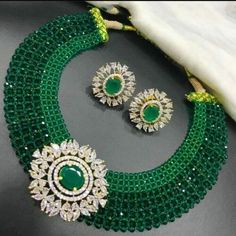 Luxury Kundan Necklace With 17 Jewels For Festive Occasions, Luxury Kundan Necklace With 17 Jewels For Celebration, Luxury Bollywood Jewelry With Zari Work, Luxury Bridal Necklace With Zari Work For Festive Season, Luxury Bollywood Style Jewelry With Motifs, Kameswari Jewellers Necklace Sets, Tanishq Jewellery Diamonds Necklaces, Polki Jewellery Jaipur, Polki Bangles