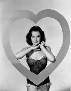 Dorothy Hart Valentine Photo Shoot, Pinup Vintage, Hollywood Vintage, Pin Up Vintage, Pin Up Photos, Retro Valentines, Valentine Photo, Actrices Hollywood, Vintage Pin Up