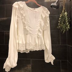 Nwt Romantic Ivory Top By Free People. Love This Top But I’m Moving And Need To Downsize My Closet. Chic Ecru Tops For Spring, Cream Tops For Fall Wedding, Cream Tops For Wedding In Fall, Chic Spring Tops In Winter White, Chic Winter White Tops, Feminine Cream Tops For Wedding, Chic Off-white Tops For Wedding, Chic Off White Tops For Wedding, Chic Off-white Wedding Tops