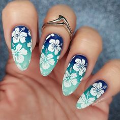 Caribbean Inspired Nails, Hawaii Themed Nails, Hawaii Inspired Nails, Luau Nails, Nail Art Tropical, Hibiscus Nails, Aloha Nails, Nail Art Fleur, Hawaii Nails