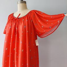 New with tags. Bright red maxi tent style night gown with blue flowers floating down the fabric. Slits up the side for better walking  Label: RN 17444 Size: OSFA Bust:  50 Hips: 54 Length: 55 Measurements taken flat and in inches. Doubled when necessary. Message me with any questions. Items over $50 will be shipped priority.  Check out my shop page for more vintage and for shop policies: http://www.etsy.com/shop/vintageontherocksri Also like my FB page. I post about sales and new items: https://www.facebook.com/vintageontherocksri Red Floral Print Sleepwear For Spring, Red Short Sleeve Sleepwear For Spring, Red Spring Nightgown For Sleep, Red Summer Bedtime Dress, Red Night Gown, Pensacola Fl, Red Maxi, Women's Nightgowns, Long Red