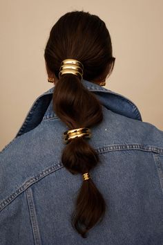 Anya Mini Pony Cuff Gold Hair Cuff, Nails Product Photography, Western Hair Accessories, Hair Product Photography Ideas, Dense Hair, Hair Cuff, Glam Boho, Scrub Corpo, Mini Pony