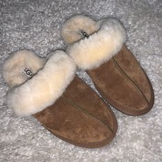 Size 6. Maybe Worn Once. Brand New. Classic Slippers With Removable Insole And Round Toe, Comfy Brown Slippers For Fall, Classic Slip-on Slippers With Round Toe, Classic Indoor Slippers, Casual Suede Slippers For Fall, Fall Synthetic Slip-on Slippers, Brown Slippers With Branded Insole, Comfortable Slippers With Leather Footbed And Round Toe, Slip-on Slippers With Round Toe For Indoor