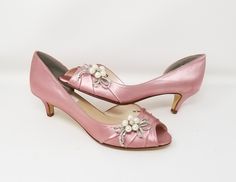 Dusty Rose Wedding Shoes with a comfortable kitten heel. These elegant pink/rose kitten heels are a comfortable choice as your Bridal Shoes. Adorned with a sparkling crystal and pearl bow design.FEATURES: Kitten heel ( 1 3/4 inches) Satin upper Leather Sole Peep toe Sparkling Crystals Creamy faux pearls Designed in the USA If you would like the shoes dyed a color from my color chart, please leave the dye color you would like in the TEXT BOX. If you would like to send me a swatch to color match p Shoes For The Bride, Pink Bridal Shoes, Dream Wedding Shoes, Royal Blue Heels, Blue Bridal Shoes, Red Wedding Shoes, Custom Wedding Shoes, How To Dye Shoes, Blue Wedding Shoes