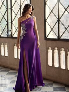 Classy Evening Dress, Outfit Fiesta, Western Gowns, Elegant Outfit Classy, Dresses Formal Elegant, Elegant Dresses Classy, Chiffon Evening Dresses, Cocktail Gowns, Stylish Party Dresses