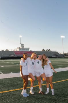 #soccer #soccerlife #socceraesthetic #girls Soccer Pics Ideas, College Soccer Aesthetic, Soccer Pics With Friends, Girl Soccer Aesthetic, Danish Girl Aesthetic, Girls Soccer Aesthetic, Soccer Player Aesthetic, Soccer Girl Aesthetic