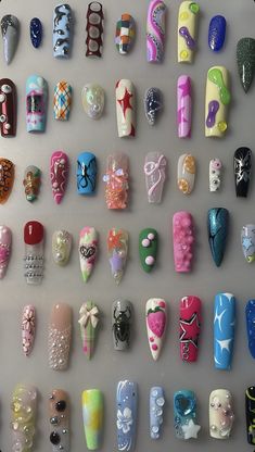 Funky Nail Designs Fun, Oldies Nails, Crazy Nail Art Designs, Kitsch Nails, 90s Nail Art, Stained Glass Nails, Artist Nails, Photo Station, Nail Design Glitter