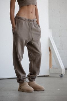 Shop Vintage brown CORE SWEATPANT by Elwood online – Elwood Clothing Cotton Sweatpants With Drawstring For Streetwear, Cotton Drawstring Sweatpants For Streetwear, Cotton Sweats With Drawstring For Streetwear, Relaxed Fit Sweatpants With Elastic Waistband And Cuffed Ankles, Relaxed Sweatpants With Ribbed Cuffs, Cotton Drawstring Sweats For Streetwear, Oversized Casual Sweatpants With Elastic Cuffs, Baggy Cotton Sweatpants With Straight Hem, Casual Sweatpants With Straight Hem For Fall