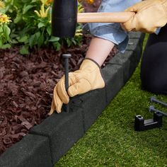 Flowerbed Edging Ideas, Landscape Border Ideas, Landscaping Borders, Fence Edging Ideas, Landscape Edging Ideas, Garden Edging Stones, Rock Edging, Plastic Garden Edging, Garden Lawn Edging