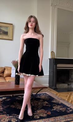 Black Mini Dress Elegant, Old Money Cocktail Party Dress, Cute Mini Dress Aesthetic, Classy Dresses Aesthetic, Short Summer Dresses Aesthetic, Old Money Graduation Dress, Fancy Old Money Dress, Old Money Mini Dress, Short Dresses Aesthetic