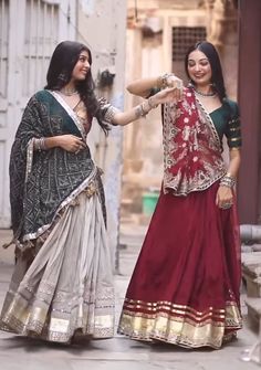 Beautiful friends picture in Lehenga outfit #ethnicwear #lehenga #indiandress #navratricelebration #redsaree #greylehenga #indianlehenga #indianfestival Best Chaniya Choli For Navratri, Navaratri Look For Women, Traditional Gujarati Chaniya Choli, Traditional Desi Outfits, Saree For Navratri, Chanya Choli Aesthetic, Navratri Saree Look, Simple Navratri Chaniya Choli, Gujarati Saree Poses