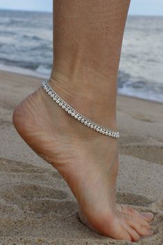 The beautiful silver-colored anklet SILVER SUN decorates every foot and is a great companion in flip-flops, ballerinas and of course for every barefoot woman. The metal is robust and can also be worn while showering or bathing in the sea. * in silver or gold * Material: German silver or brass * Total length: approx. 26 cm Anklet Silver, Bangles Design, Gold Bangles Design, Foot Jewelry, Bangle Designs, German Silver, Anklet Jewelry, Gold Bangles, Costume Design