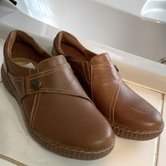 Clarks Caroline Pearl Slip On Flats, Size 7.5, Still Brand New. Brown Leather (Or Says Dark Tan Online) Shoes (Flats, Clogs, Mules). Selling For $90 Online Right Now. I Love Clarks Shoes, They Are So Comfortable!! There Is A Small Scuff In The Leather In The Left Shoe That I Have Not Tried To Remove (See Pics). Make An Offer! Smoke Free Home. Bundle And Save! Make An Offer; Most Offers Are Accepted! Feel Free To Ask Questions Or Let Me Know If You Need Measurements. A9 Work Career Casual Preppy Comfortable Brown Slip-ons With Round Toe, Comfortable Brown Slip-on Shoes, Brown Slip-ons With Removable Insole And Round Toe, Brown Round Toe Slip-ons With Removable Insole, Comfortable Brown Slip-ons With Almond Toe, Comfortable Brown Almond Toe Slip-ons, Comfortable Brown Closed Toe Slip-ons, Brown Cushioned Slip-ons With Round Toe, Brown Slip-ons With Removable Insole