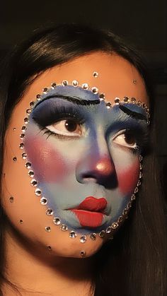 Face Painting Makeup Looks, Face Paint Art Makeup, Drawing On Face Makeup, Heart Face Makeup Look, Sfx Makeup Aesthetic, Clown Make Up Aesthetic, Heart Makeup Aesthetic, Clown Heart Makeup