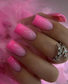 Pink Biab Nail Designs, Stylish Nails Pink, Pink Biab Nails, Spooky Nail Designs, Spooky Nail, Halloween Nail Art Ideas, Halloween Nail Ideas, Dark Pink Nails, Pink Ombre Nails