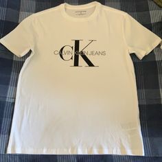 Calvin Klein Ck T Shirt Sz M Nwot White Casual T-shirt With Front Logo, Graphic Tee With Front Logo And Crew Neck, White Cotton Shirt With Logo Print, Casual Short Sleeve Shirt With Logo, Casual White Logo T-shirt, White Graphic Tee With Front Logo, White Crew Neck Top With Front Logo, Casual Short Sleeve T-shirt With Front Logo, Cotton Crew Neck Tops With Front Logo