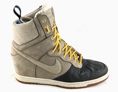 NIKE Womens Dunk Sky Hi Hidden Heel Wedge Sneaker Winter Duck Boots US 8.5 VEUC*. These are in barely worn condition. Wow, it's all in the details! Popular Dunk Sky Hi Hidden Heel Wedge with cool duck boot styling. Yellow laces. Sherpa lined inner tongue. Well made. Condition:  Very excellent preowned condition. Very gently worn. Uppers and heel/soles look great! Please see pictures and measurements. Size: US 8.5 UK 6 EU 40 Measurements: Insole Length: 9.75 inches  Insole width at the widest fro Tiffany Blue Nike, Fall Footwear, Winter Duck Boots, Sneaker Wedges, Nike Wedges, Creative Imagination, Nike Kicks, Sneak Attack, Fly Shoes