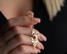 Breathe Symbol, Modern Gold Jewelry, Simple Pendant, Symbol Necklace, Jewelry Bracelets Gold, Bracelets Gold, Box Making, Personalized Pendant, The Chaos