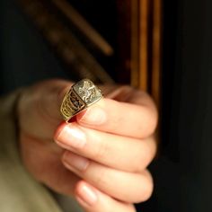 A classy vintage 18k yellow gold pegasus signet ring is looking for a new home! A perfect choice as a daily statement piece for those men who appreciate timeless allure of vintage high carat gold animal jewelry! Originating from Rome, this heavy Italian ring is crafted from solid 18k gold and has a very comfortable shank adorned with a floral peonies pattern. Currently size 11.75 US or 21 EU, this ring can be easily re-sized by our in-house goldsmith. This unique ring will make an amazing birthd Italian Ring, Vintage Gold Ring, Vintage Gold Rings, Gold Animals, Ring Mens, Style Expert, Ring Vintage, Animal Jewelry, Signet Ring