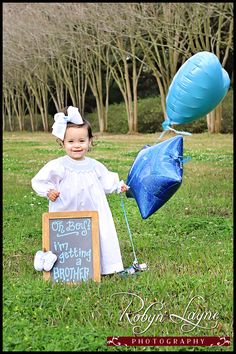 Gender Reveal Photos With Sibling, Gender Reveal Older Sibling, Gender Reveal Single Mom, Little Brother Announcement, Big Sister Gender Reveal, Gender Reveal Ideas For Siblings To Do, Baby Brother Announcement, Gender Reveal With Sibling