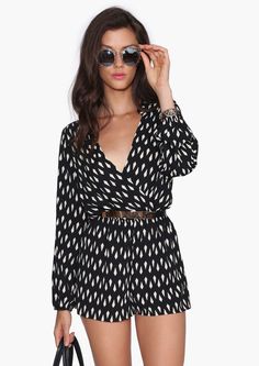 .this is a really cute one piece a lot of people wear something like this in summer! Fabulous Clothes, Kendra Scott, Teen Fashion, Spring Summer Fashion, Dress To Impress, Slot Online, Latest Fashion Trends