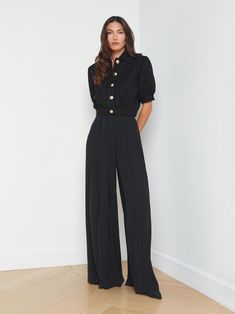 L'AGENCE - Nova Pleated Wide-Leg Pant in Black Poses With Flared Pants, Black Trousers Business Casual, Chic Boss Lady Outfit, Polished Professional Style, Wide Leg Casual Pants Outfit, Sales Job Outfit, Black Interview Outfit, Black And White Business Outfit, Black Wide Leg Pants Outfit Dressy