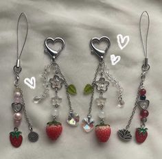 Cottagecore Strawberry, Strawberry Keychain, Keychain Phone, Aesthetic Accessories, Strawberry Charm, Bead Charms Diy, Jewelry Accessories Ideas, Phone Chain, Kawaii Aesthetic