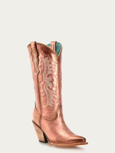 Fitted Gold Western Boots, Gold Snip Toe Boots For Rodeo, Western Style Gold Heeled Boots, Western Gold Heeled Boots, Western Gold Boots With Pointed Toe, Uzun Boy, Cowgirl Bachelorette Parties, Cowboy Stuff, Cowgirl Bachelorette