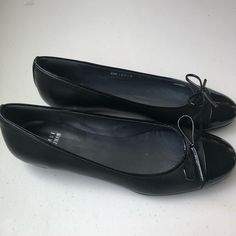 Brand New Never Worn Stewart Weitzman Ballet Flats. Black Leather And Patent Leather With Bow Detail Stewart Weitzman, Ballet Flats Black, Stuart Weitzman Shoes, Bow Detail, Stuart Weitzman, Flat Shoes Women, Ballet Flats, Loafer Flats, Patent Leather