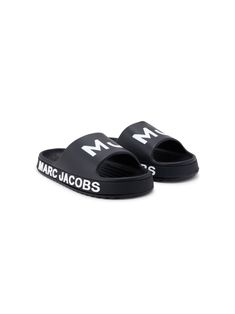 black/white logo print to the front logo at the sole round open toe slip-on style flat rubber sole Non-slip Open Toe Slides For Streetwear, Logo Print Slip-on Sandals For Summer, Streetwear Slides With Rubber Sole, Casual Open Toe Slides With Logo Print, Slip-on Sandals With Logo Print For Summer, Summer Slip-on Sandals With Logo Print, Logo Open Toe Slides For Beach, Casual Black Slides With Logo, Black Flat Slides With Rubber Sole