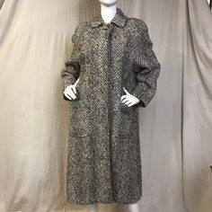 "This thick, snuggly overcoat from Bill Blass is just the right thing to ward off these cold winter winds. With lovely lines, a giant herringbone weave and big pockets, this will be a favorite in your closet. Details Chest: 44\" Sleeve: 22\" Shoulders: 18\" Length: 48\" Waist: 32\" Brand: Bill Blass Colors: Gray, Brown, White & Black Condition: Excellent We will gladly answer questions or provide more photos." Long Black Coat, Bill Blass, Retro Tops, Retro Sweatshirts, 1970s Dresses, Goddess Dress, Green Wool, Wool Dress, Wool Coat