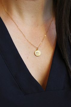 Beautiful and high quality gift for your gemini friend! Gemini birthdays are from May 21-June 20. Trendy and best selling zodiac coin necklace with 14k gold filled chain, jumprings, and clasp. Pendant is 12mm and is 14k gold plated. No nickel. Choose length at checkout! If you prefer a different length, please leave a note at checkout and I'll be happy to accommodate! Giftbox included for easy gift-giving! ALL other zodiac signs: https://www.etsy.com/listing/688720583/celestial-jewelry-gold-zodi Dainty Zodiac Sign Necklace For Gift, Minimalist Zodiac Sign Necklace Gift, Minimalist Zodiac Sign Jewelry Gift, Gold Dainty Zodiac Sign Charm Necklace, Gemini Friend, Gemini Necklace, Gemini Jewelry, Gemini Birthday, Bridal Party Jewelry