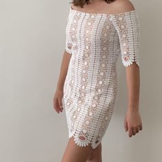 Flirty And Romantic, This White Floral Pattern Crochet Lace Dress Has A Hollowed Out Design Over A Nude Color Lining. Fitted Bodice With Rubber Trim To Keep It In Place. Bodycon-Style Throughout With A Tiny Bit Of Stretch For Comfort. Pretty Scalloped Hem, Attractive Half Sleeves And Exposed Rear Zipper. Wear This Elegant Dress To Any Formal Or Semi-Formal Occasions Like Bridal, Cocktail Parties, Ceremonies, Banquets, Festivals, Graduations, Etc. Hand Wash; Low Iron (100% Polyester Shell & Linin Crochet Mini Dress Keychain, Floral Pencil Dress, Mini Dress Cute, Bodycon Style, Crochet Lace Dress, Flare Sleeve Dress, Crochet Mini Dress, Cocktail Parties, Bodycon Fashion