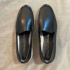 Never Worn Men’s Cole Haan Original Grand Venetian Black Leather Loafers Black Dress Shoes With Leather Footbed, Black Leather Footbed Moccasins For Business Casual, Black Moccasins With Leather Footbed For Business Casual, Black Leather Moccasins For Business Casual, Black Plain Toe Moccasins For Business Casual, Black Wingtip Moccasins With Branded Insole, Black Slip-on Shoes For Business Casual, Black Leather Footbed Wingtip Moccasins, Black Slip-on Plain Toe Moccasins