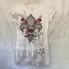 Sweet Girl Short Sleeve Fleur De Lis T-Shirt In Pink And Greys With Silver Glitter Highlights With A Floral Paisley Curly Q Print.Approximate Flat Lay Measurements: Pit To Pit 16” Length Center Back Base Of Collar To Hem 25” Width At Hem 15.5”. Junior Sizing. New Without Tags. Boho Romantic Roses Sparkly Scrolly Floral Curly Q's Rosebud Bohemian Biker Western Girlie Feminine Fleur De Lis Casual Glitter Print Tops For Spring, Fitted Cotton Top With Glitter Print, Fitted Glitter Print Cotton Top, Casual Summer Tops With Glitter Print, Fitted Casual Top With Glitter Print, Fitted Glitter Print Crew Neck Top, Spring Crew Neck Tops With Glitter Print, Trendy Short Sleeve Top With Glitter Print, Fitted Glitter Print Tops For Summer