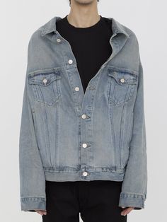 Washed-out denim jacket with distressed details. It features off-the-shoulder collar, front button closure, two buttoned flap pockets on chest, two side welt pockets and buttoned cuffs. Oversized fit.  Size nationality: US  Product number: 4861926  Product code: 786638TQW556379  Composition: 100% cotton Spring Streetwear Denim Jacket With Button Cuffs, Oversized Denim Jacket With Button Cuffs For Spring, Classic Oversized Washed Denim Jacket, Oversized Washed Classic Denim Jacket, Classic Oversized Denim Jacket With Flap Pockets, Oversized Washed Denim Jacket In Classic Style, Classic Oversized Denim Jacket With Buttons, Platform Wedge Heels, Loafer Sneakers