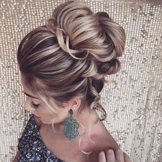 Ver esta foto do Instagram de @cibelepublio • 3,693 curtidas Wedding Hairstyles For Bride, Hairstyles For Bride, Hair Design For Wedding, Top Bun, Hair Upstyles, Multicolored Hair, Pinterest Hair